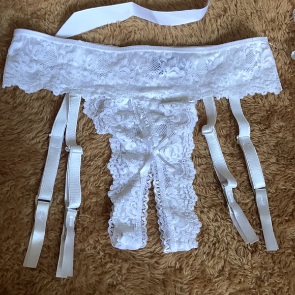 Bundles of lingeries from Seduction and Fredericks - Picture 12 of 15